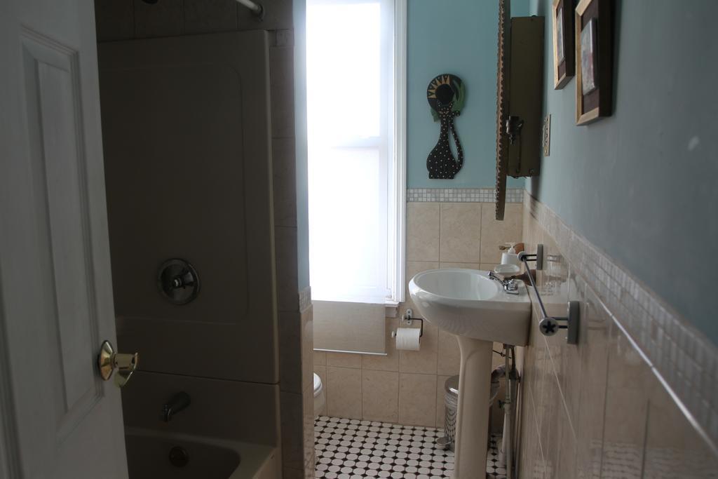 New York Homestay Нюарк Стая снимка